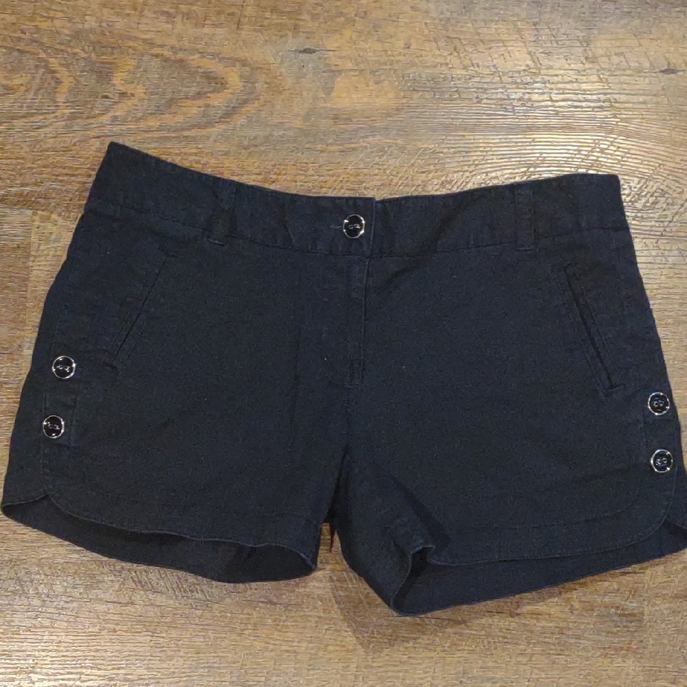 The Limited Women's 4 Black Cargo Shorts Sleek Design